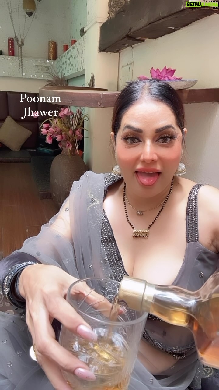 Poonam Jhawer - 23.4K Likes - Drink 🍷🥃🍾🍺 Aap bhi 🤪

#funnyreels #comedyreels #sareelovers #reelitfeelit #comedyvideo #funday #funclub #laughteristhebestmedicine #poonamjhawer