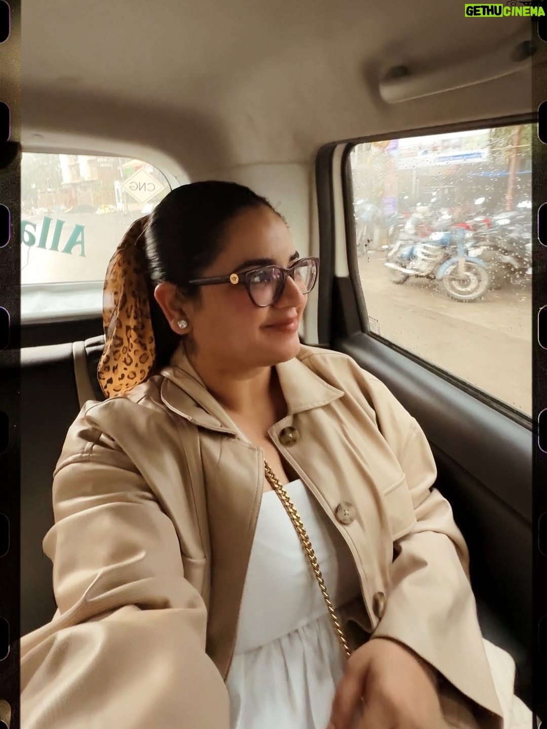 Prableen Kaur Bhomrah - 8.5K Likes - A hot minute with all my boys 🥰

@charaavi_studio outfit!