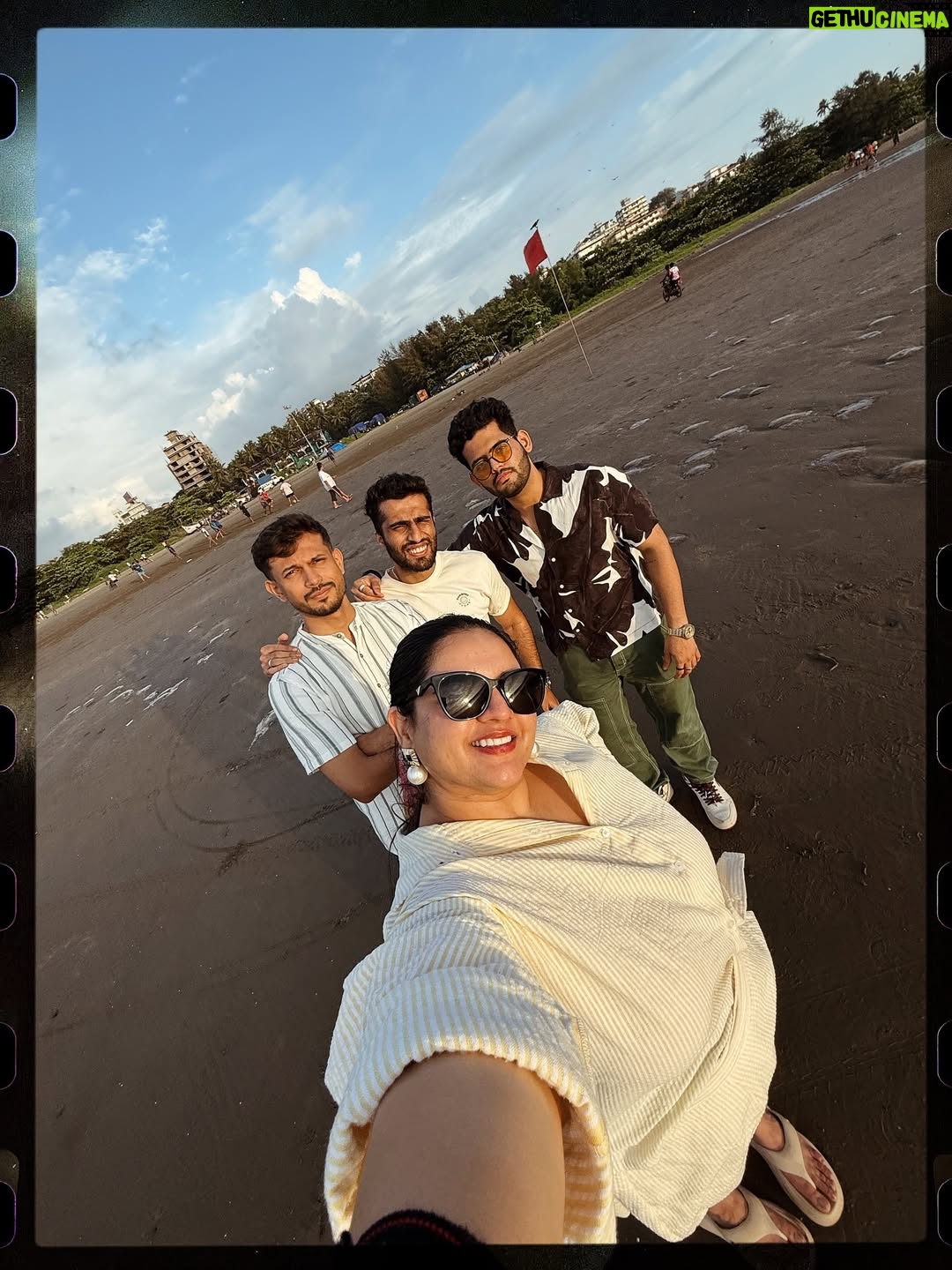Prableen Kaur Bhomrah - 8.5K Likes - A hot minute with all my boys 🥰

@charaavi_studio outfit!