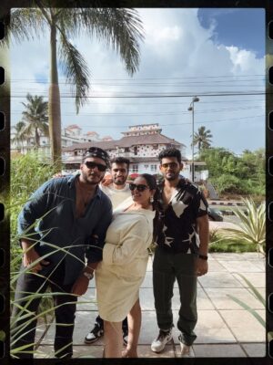 Prableen Kaur Bhomrah Instagram - A hot minute with all my boys 🥰
@charaavi_studio outfit!
