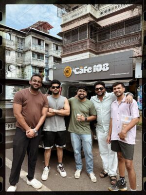 Prableen Kaur Bhomrah Instagram - A hot minute with all my boys 🥰
@charaavi_studio outfit!