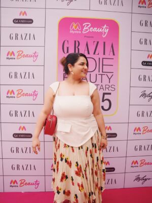 Prableen Kaur Bhomrah Instagram - I won “skinfluencer of the year” @graziaindia 🥰
Outfit @neetiandmudita
Bag @akikilondon
Heels @theater.xyz
Jewellery @kushalsfashionjewellery