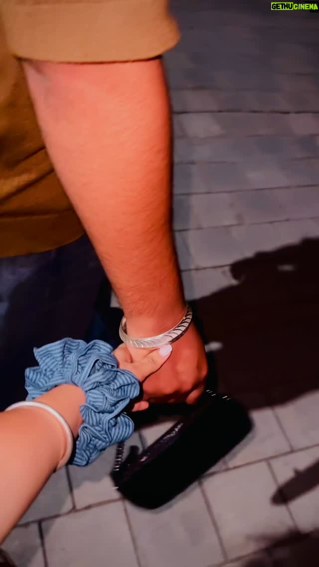 Pratiksha Kant - 3.6K Likes - Zara mera purse toh uthanaa👜🙈🥰

#pratiksha14_9