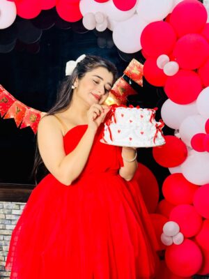 Pratiksha Kant Instagram - 14.09.2025🎂❤️🎀🎉

Cake and decorations by❤️ : @arvi_bakester 

#birthday #birthdaycake #birthdaygirl #explorepage✨ #pratikshakantt #pratikshakantofficial #pratiksha14_9