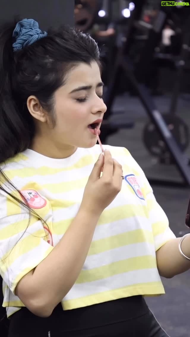 Pratiksha Kant - 4.3K Likes - Lipstick is most important 💄💋

#pratikshakantofficial
