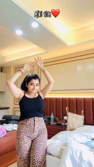 Pratiksha Kant Instagram - Mini vlog❤️

Register on ztl games✅🔥