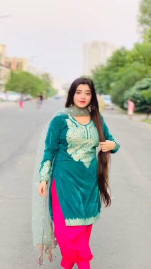 Pratiksha Kant Instagram - Follow menu kardi mandeer chobaraa🔥

#pratiksha14_9