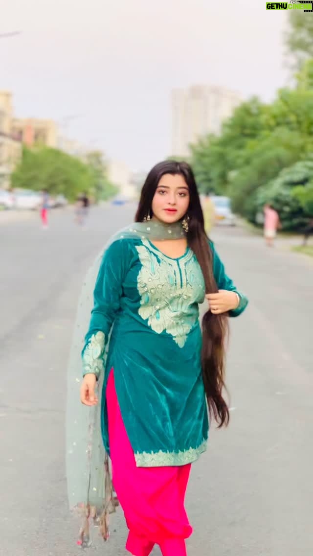 Pratiksha Kant - 3.2K Likes - Follow menu kardi mandeer chobaraa🔥

#pratiksha14_9
