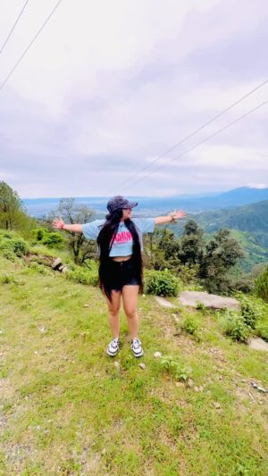 Pratiksha Kant Instagram - Mountains is love🏔️❤️

#pratikshakantofficial #pratikshakantt #pratiksha14_9
