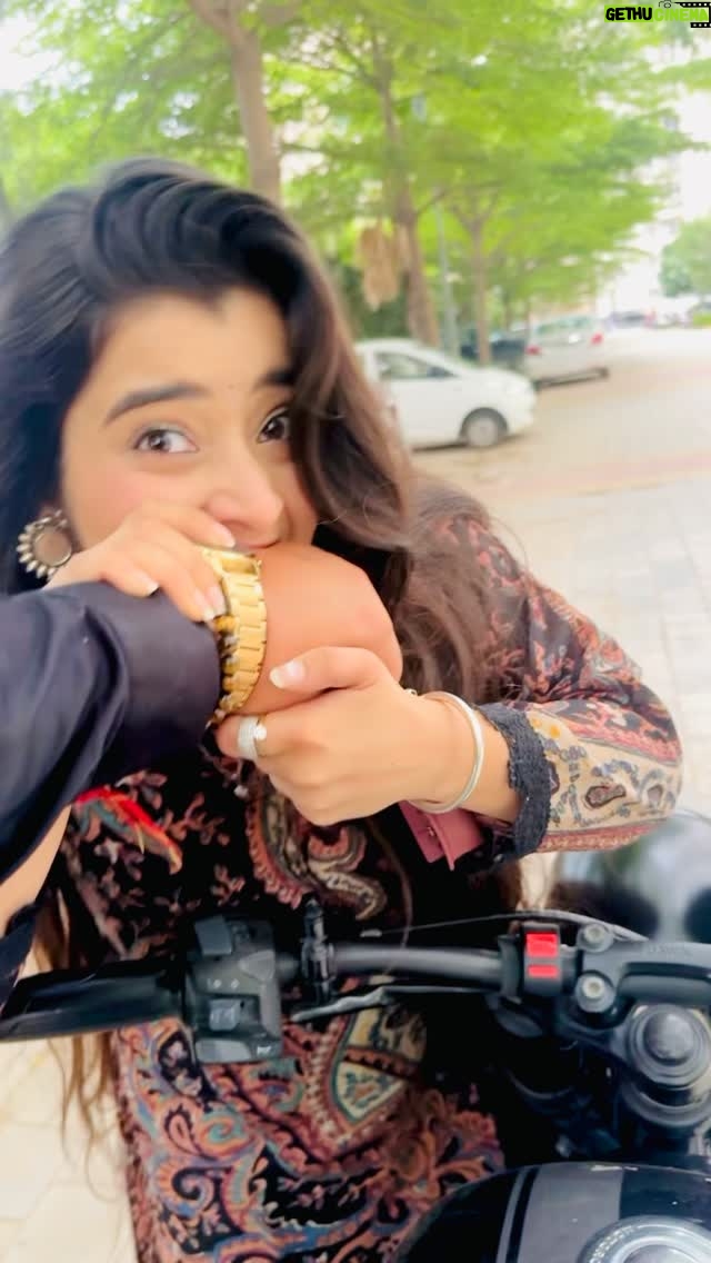Pratiksha Kant - 9K Likes - Kya samaj rakha hai payar ko in my version 😂❤️

#pratiksha14_9