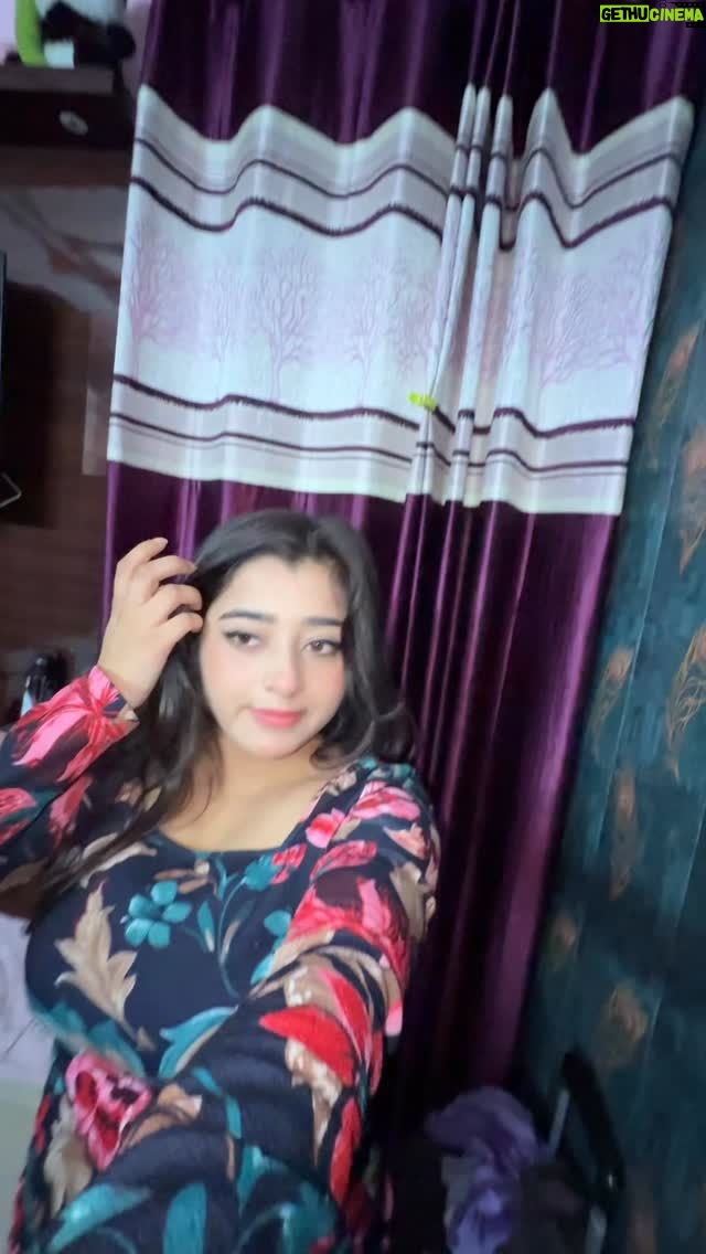 Pratiksha Kant - 2.7K Likes - Dogri mai mini vlog bnau yaa hindi mai ya mix??😂❤️ comment krke btao public🥰