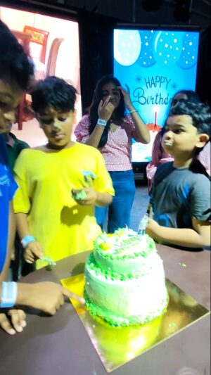 Preethi Sanjiv Instagram - Happy birthday to my little hero
Yummy cupcakes and cake from @shaas_brownie
#birthday #cakesofinstagram #cupcake #yummy #celebration