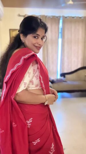 Preethi Sanjiv Instagram - Beautiful shades and traditions....
Saree from @rmfashions99
#reelsinstagram #sareeluv #traditional #boutique #cottonsareelover