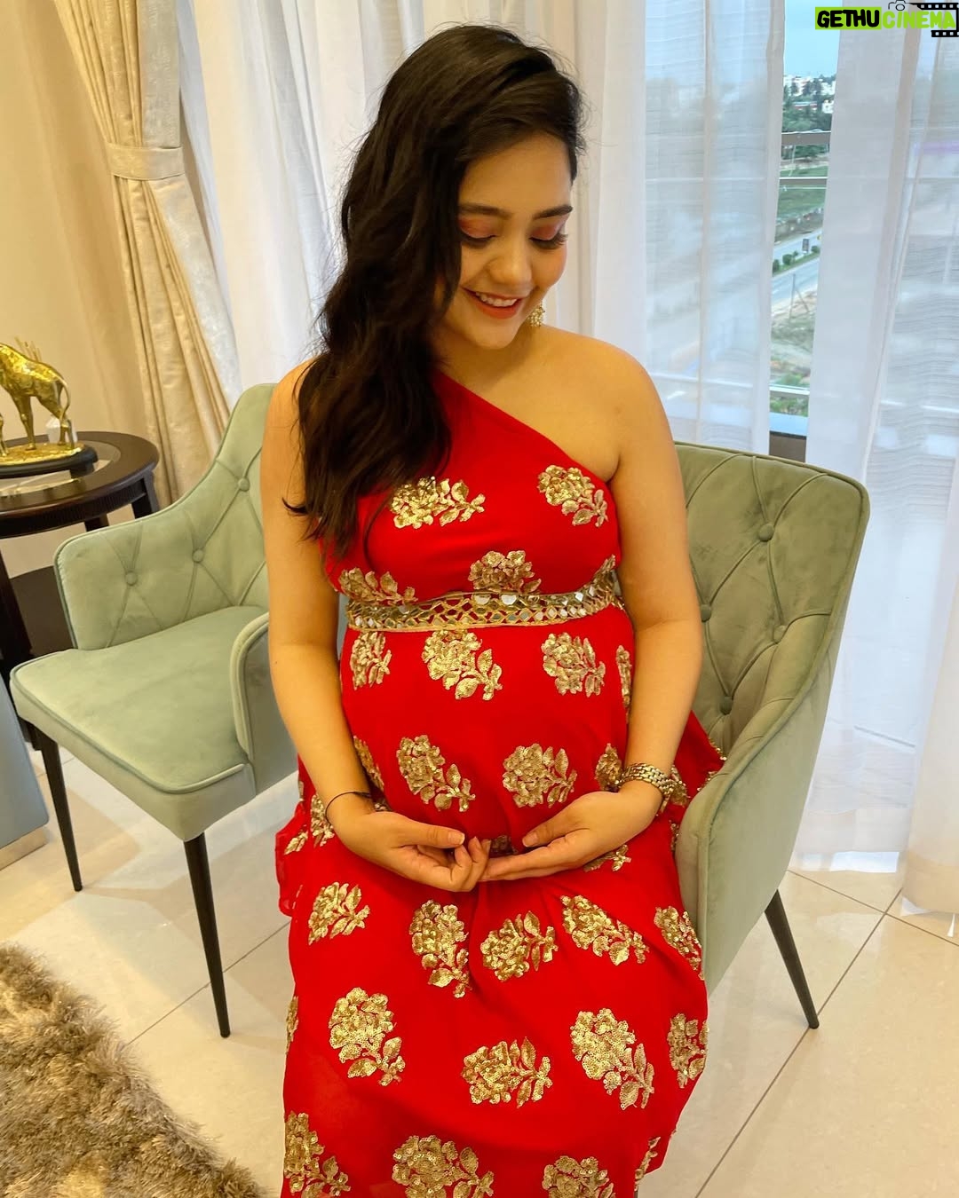 Preethi Singh - 12.9K Likes - Happy Diwali!🪔❤️

Outfit- @thearab_crab @perniaspopupshop 
PC/Stylist/Annoying/Critic- @rathore_himani 
.
.
.
.
.
.
.
.
#diwali #diwalitransition #ootd #ootdfashion #ethnicwear #pregnancy .
. #pregnancyreels #maternityshoot #reels #reelsinstagram #momtobe #genderreveal #maternityfashion #ootd #fashionblogger 
#pregnancy #pregnant #pregnancyannouncement #maternitywear #maternityphotography #maternityreels #reelitfeelit #funnyvideos #funnymemes #funny #funnyreels #comedy #mom #momtobe