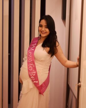 Preethi Singh Instagram - Thank you for all your wishes.❤️😊

Outfit- @kazowoman 
Watch - @rado 
.
.
.
.
#pregnancy #pregnant #maternitywear #maternityphotography #maternityshoot #momtobe #8thmonth #pregnancyshoot #ootd #bdaydress #birthday #babyshower