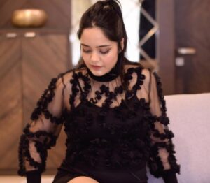 Preethi Singh Instagram - BTS in Black 🖤  New video coming up soon!😊
Outfit Details- 1st- @zara top with a basic black slip
2nd- @nykaafashion @allabtjune 
.
.
.
.
#28weekspregnant #beforeandafter #black #ootd #fashion #maternity #bangalore #bangaloreinfluencers #youtuber #youtube
