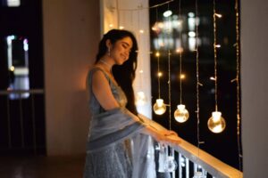 Preethi Singh Instagram - Wish you all a very Happy Diwali, from me and mine to you and yours!❤️🪔
.
.
.
.
.
.
.
.
.
#diwalilook #diwali #diwali2020 #diwalioutfit #diwaligifts #diwalidecorations #diwalivibes
