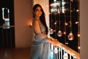 Preethi Singh Instagram - Wish you all a very Happy Diwali, from me and mine to you and yours!❤️🪔
.
.
.
.
.
.
.
.
.
#diwalilook #diwali #diwali2020 #diwalioutfit #diwaligifts #diwalidecorations #diwalivibes