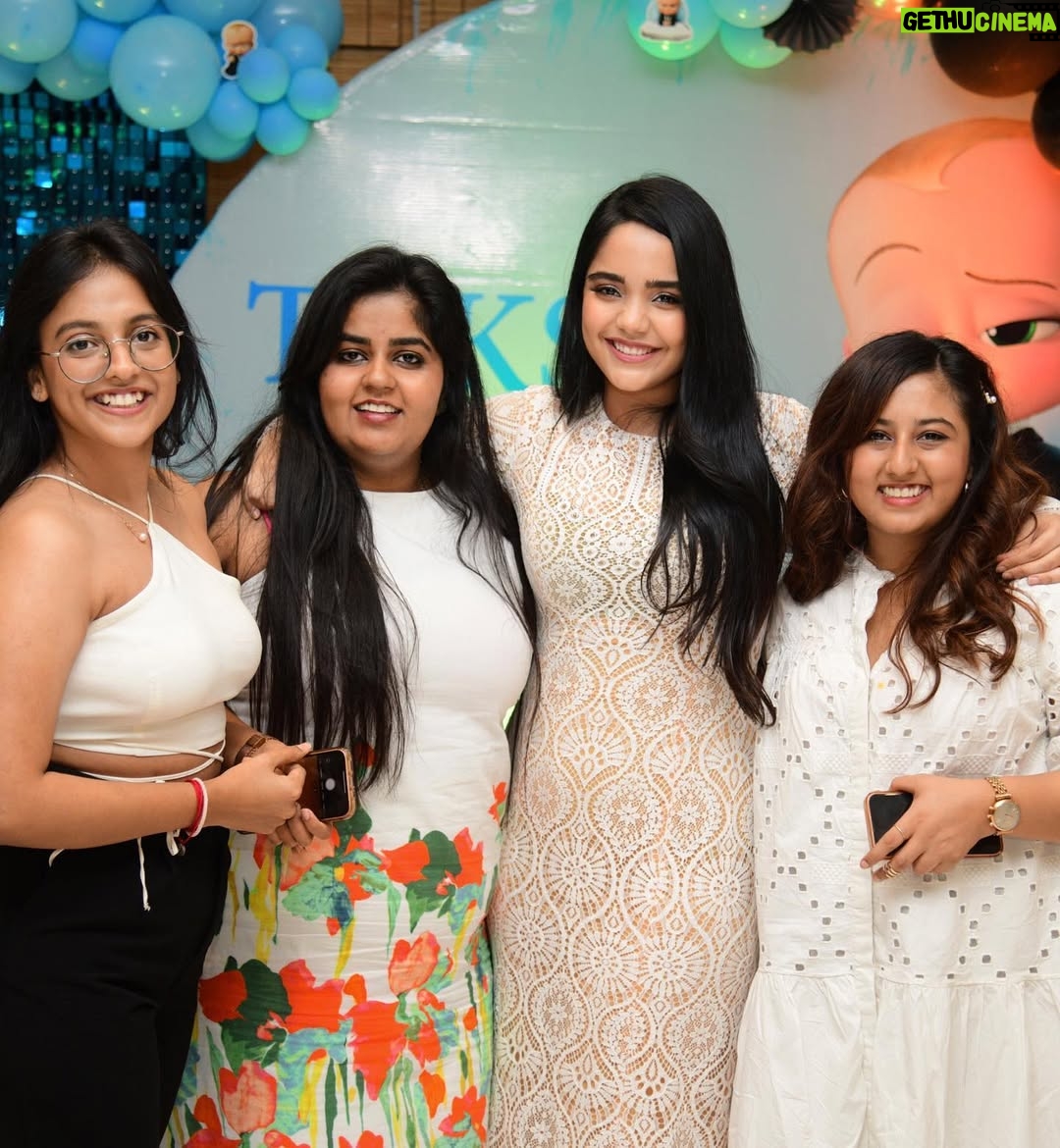Preethi Singh - 11.9K Likes - Taksh’s first birthday🧿

Outfit- @zabellaofficial
