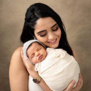 Preethi Singh Instagram - Shot these when Taksh was 10 days old. Weāve come a long way since and this photoshoot was done by @kavithanagarajphotography. We had the best time shooting with her, she handles newborns with such care and love. I would highly recommend her to new moms who are thinking about getting a photoshoot done.
āYou can also use my discount code- TAKSHKNP10 for 10 % discount on the package price. This code can be availed only for the first 20 bookings. So hurry up.šā
#newbornphotographerbangalore #babyphotographerbangalore #kavithanagarajphotography
#newbornphotoshootbangalore
#bestnewbornphotographerbangalore
#babyphotoshootbangalore
#newbornphotographyspecialist
#newbornphotography
#bangalorenewbornphotographer
#newbornsession #newbornsofig #bangaloremoms #momtobe #dadtobe #bangalore
#newbornphotographerindia