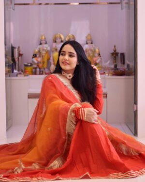 Preethi Singh Instagram - #ad Celebrating my ethnicity with @tashijaipur 
.
.
.
.
.
#ethnicwear #ethnic #jaipur #indianwear #anarkali #diwali #festivalfashion #festivewear