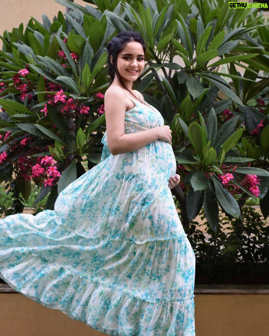 Preethi Singh - 7.3K Likes - OUR HUGE NEWS!!🙈🤰❤️

Undeniably the greatest adventure of our lives has been set afoot. 👶

Outfit- @forevernew_india 
.
.
.
.
.
.
.#maternityshootbangalore #maternityshoot #20weekspregnant #20weeks #pregnancy #pregnant #maternityphotography #maternitydresses