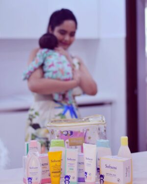 Preethi Singh Instagram - 🚨GIVEAWAY WITH SOFTSENS
Win their All-In-One-Bundle-Kit!

✨This kit Includes 13 safe, effective & efficient baby bath & skincare essentials that are hypoallergenic, tested in Europe, PETA certified cruelty free, paraben free &  enriched with natural ingredients.

It comes with a premium, easy to carry, spacious & stylish waterproof pouch that’s absolutely free.

To win this baby bundle all you have to do is-
1. Follow- @softsens 
2. Like this post
3. Tag 3 of your friends(the more the merrier)😊
4. Winners will be selected randomly using the comment picker app.

There will be a total of 2 winners. 

*Results to be announced on 22nd December.💙

Outfit-
Taksh- @mothercare_india 
My Blazer- @mango 
Dress- @veromodaindia