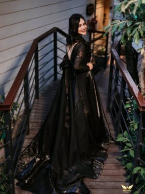 Prerna Malhan Instagram - Black and White Night 🌹
#VampireDiaries 🤪
Gown - @siyapretcouture