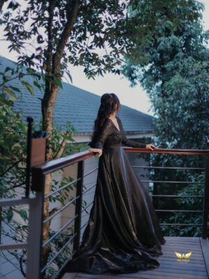 Prerna Malhan Instagram - Black and White Night 🌹
#VampireDiaries 🤪
Gown - @siyapretcouture