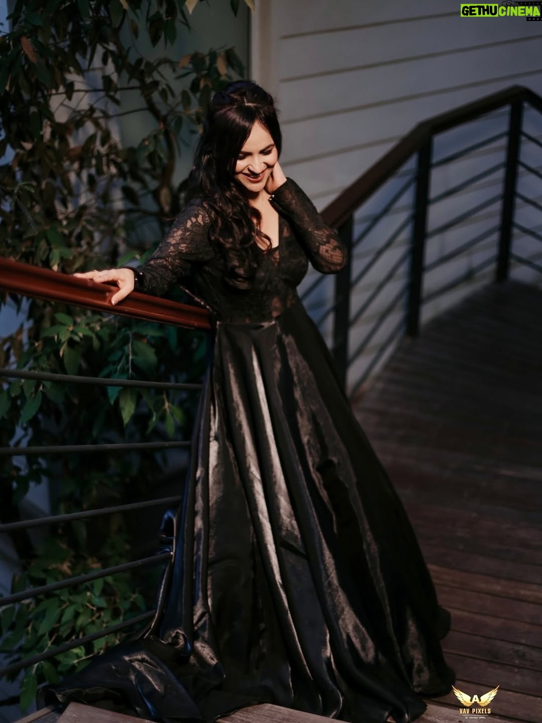 Prerna Malhan - 0.9 Million Likes - Black and White Night 🌹
#VampireDiaries 🤪
Gown - @siyapretcouture
