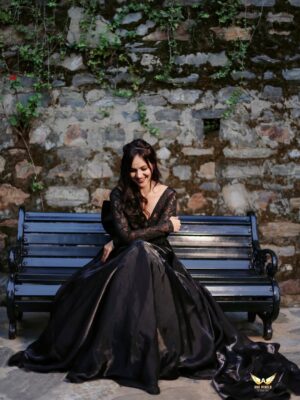 Prerna Malhan Instagram - Black and White Night 🌹
#VampireDiaries 🤪
Gown - @siyapretcouture