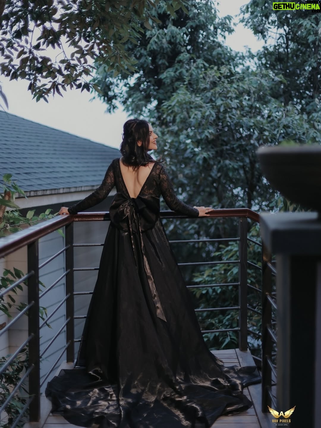 Prerna Malhan - 0.9 Million Likes - Black and White Night 🌹
#VampireDiaries 🤪
Gown - @siyapretcouture