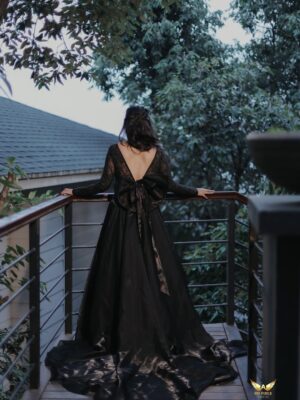 Prerna Malhan Instagram - Black and White Night 🌹
#VampireDiaries 🤪
Gown - @siyapretcouture