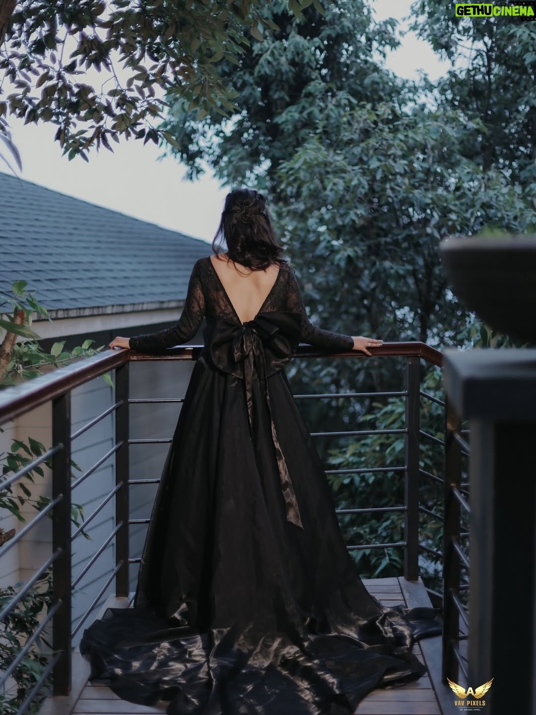 Prerna Malhan - 0.9 Million Likes - Black and White Night 🌹
#VampireDiaries 🤪
Gown - @siyapretcouture