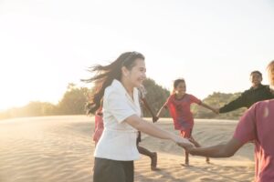 Prilly Latuconsina Instagram - Mereka yang harus menapaki jalan panjang dengan kaki kecilnya demi bisa sampai ke sekolah, namun tak pernah padam semangat belajarnya.
Mereka yang tanpa fasilitas mewah, tetap mampu tersenyum seolah dunia ini tak pernah membebani.
Mereka yang masih bertanya tentang arti kesejahteraan, tapi tak henti bermimpi dan menanamkan cita-cita setinggi langit.
Mereka adalah cermin harapan bangsa, generasi yang seharusnya kita jaga, kita dukung, kita angkat derajatnya.
Aku belajar dari mereka—tentang kesabaran, tentang keteguhan, tentang arti hidup yang sesungguhnya.
Dan sampai kapanpun, dengan caraku, aku akan terus berusaha hadir untuk mereka, generasi penerus yang seharusnya tidak lagi berjalan sendiri.
Senang sekali aku bisa menjadi bagian dari program Adopt a Dream dari @azarinecosmeticofficial Perjalanan yang sangat seru dan penuh pelajaran. Stay tune yaaa untuk perjalanan lengkapku! #AdoptADream