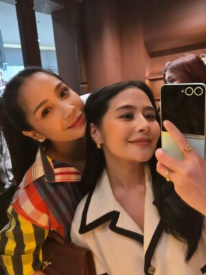 Prilly Latuconsina Instagram - Slide 1: Sama ka Gigi yang netizen suka bilang kita mirip (fun fact: dulu pernah ada yg minta foto sama aku ngiranya aku ka Gigi 😅)
Slide 2&3: Sama pacarku yang netizen bilang mirip juga. Pernah dikira adek kaka pas diving bareng.
Slide 4: Yang ini ga mungkin dibilang mirip karena perbedaan tingginya pun bagai langit dan bumi HAHAHAH but it was nice meeting you @dew_jsu
Slide 5&6: new Bottega Veneta collection. New Season, same obsession. Congrats on the reopening! ❤️