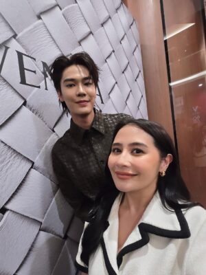 Prilly Latuconsina Instagram - Slide 1: Sama ka Gigi yang netizen suka bilang kita mirip (fun fact: dulu pernah ada yg minta foto sama aku ngiranya aku ka Gigi 😅)
Slide 2&3: Sama pacarku yang netizen bilang mirip juga. Pernah dikira adek kaka pas diving bareng.
Slide 4: Yang ini ga mungkin dibilang mirip karena perbedaan tingginya pun bagai langit dan bumi HAHAHAH but it was nice meeting you @dew_jsu
Slide 5&6: new Bottega Veneta collection. New Season, same obsession. Congrats on the reopening! ❤️