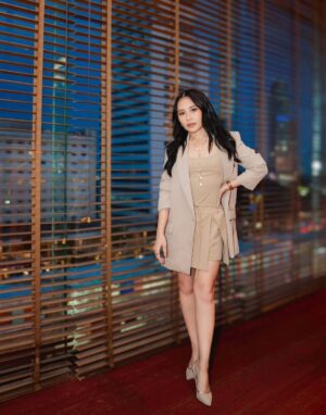 Prilly Latuconsina Instagram - My look for last night’s premiere ✨ what a night
#HanyaNamamuDalamDoaku