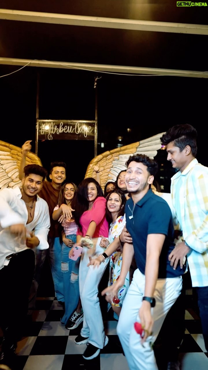 Princess Rose - 99.1K Likes - Thank you much Guys Mera cafe main ana ke liya ❤️🫶

@arbeucafe 

#meetup #reels #arbeucafe #reelsinstagram