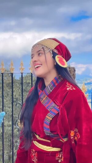 Princess Rose Instagram - Jaiga ta kothai ke ke chinte parle ?🏔️😍
