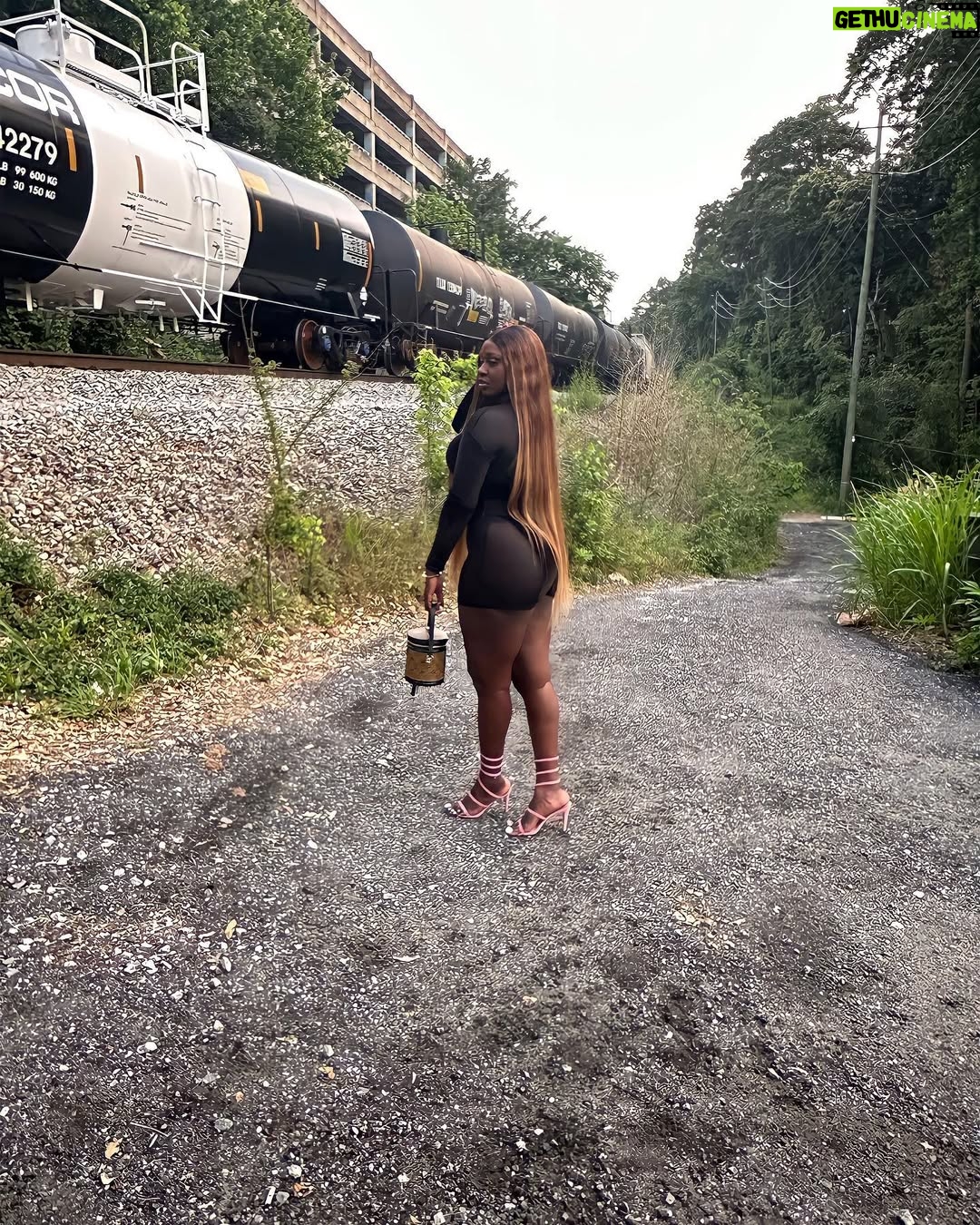 Princess Shingle - 8.1K Likes - Happy New Month everyone ❤️

Glowing skin @susanchanelbeauty 
Hair by @myidentityisbeauty 
Waist @snatchedbyprincess