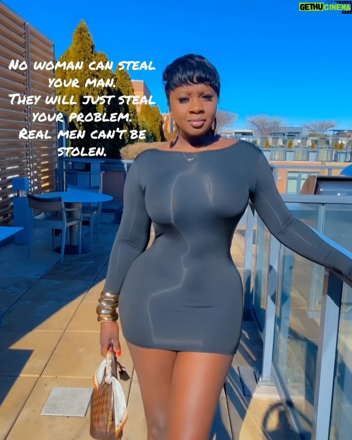Princess Shingle - 8.3K Likes - Little black dress 🖤🖤 
WCW 🖤