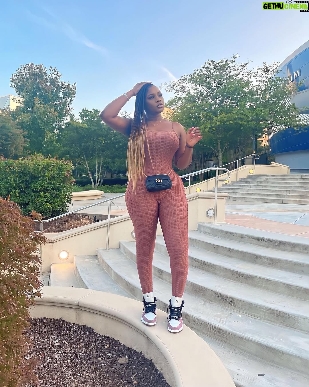 Princess Shingle - 9.1K Likes - Being single is a choice for women, there is no such thing as she can’t get a man . 
A man is the easiest thing to get 🤣😂🤪. #just4laughs 

Waisted by @snatchedbyprincess 
Glowing skin by @susanchanelbeauty
