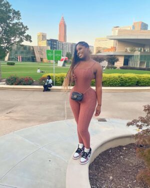 Princess Shingle Instagram - Being single is a choice for women, there is no such thing as she can’t get a man .
A man is the easiest thing to get 🤣😂🤪. #just4laughs
Waisted by @snatchedbyprincess
Glowing skin by @susanchanelbeauty