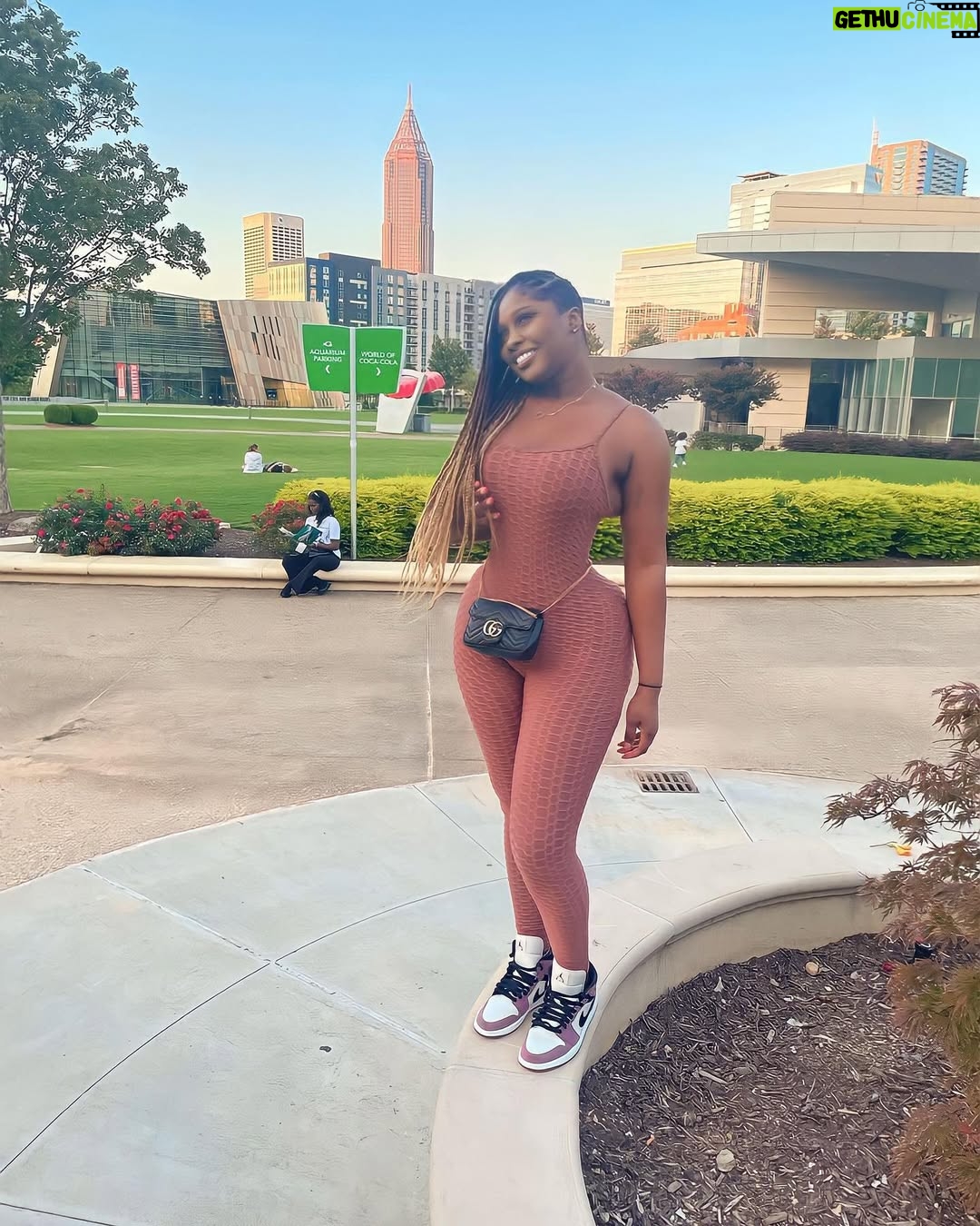 Princess Shingle - 9.1K Likes - Being single is a choice for women, there is no such thing as she can’t get a man . 
A man is the easiest thing to get 🤣😂🤪. #just4laughs 

Waisted by @snatchedbyprincess 
Glowing skin by @susanchanelbeauty