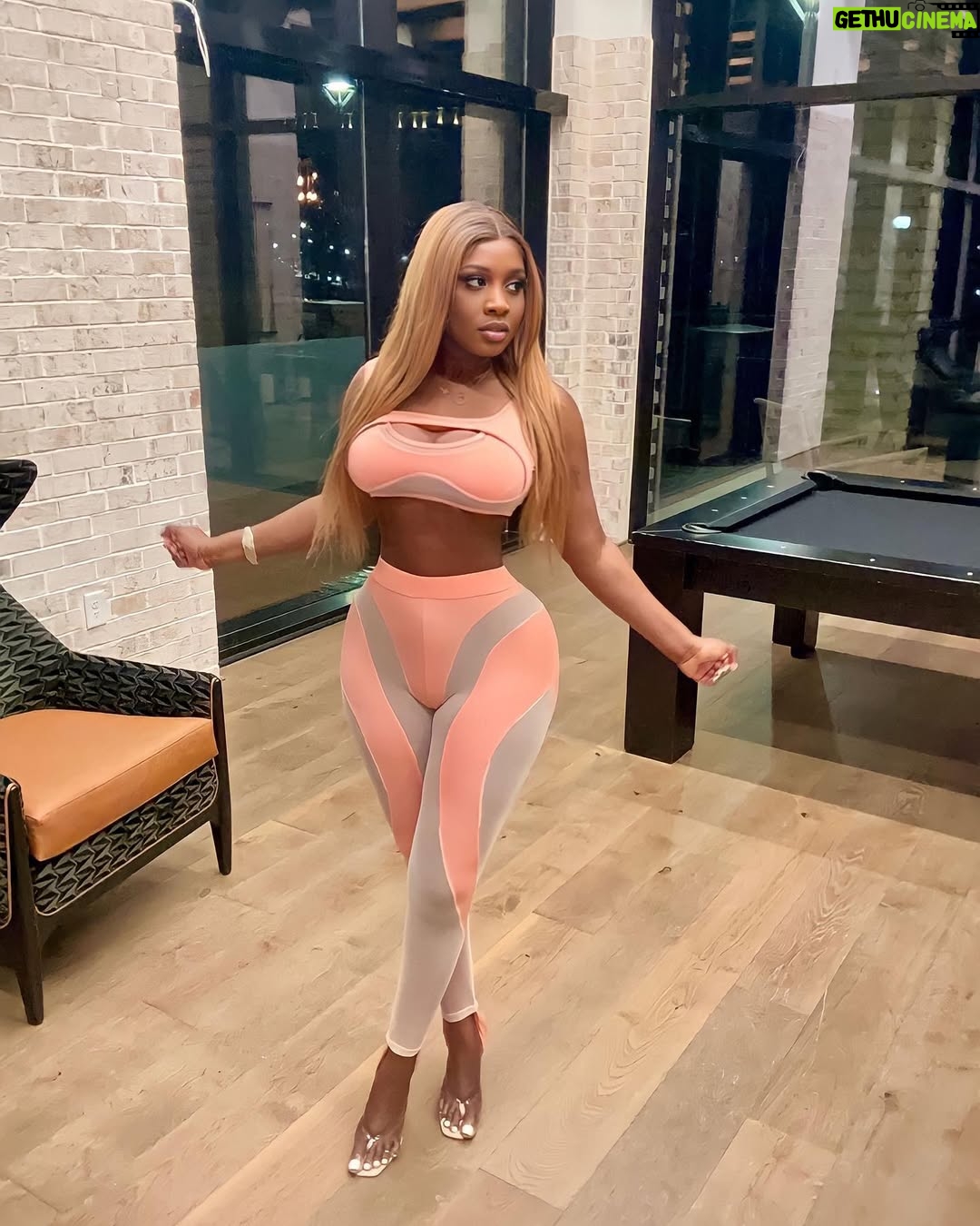 Princess Shingle - 8.1K Likes - “I believe that the most important single thing, beyond discipline and creativity is daring to dare “. 
~ Maya Angelou 
❤️❤️❤️