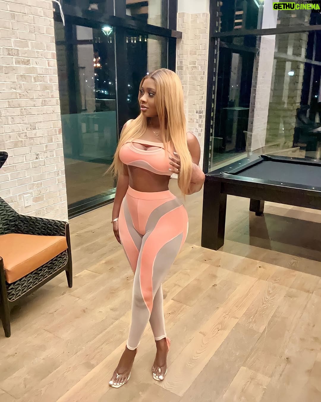 Princess Shingle - 8.1K Likes - “I believe that the most important single thing, beyond discipline and creativity is daring to dare “. 
~ Maya Angelou 
❤️❤️❤️