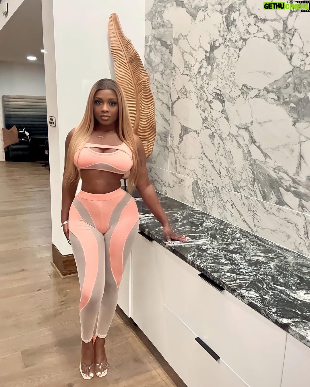 Princess Shingle - 8.1K Likes - “I believe that the most important single thing, beyond discipline and creativity is daring to dare “. 
~ Maya Angelou 
❤️❤️❤️