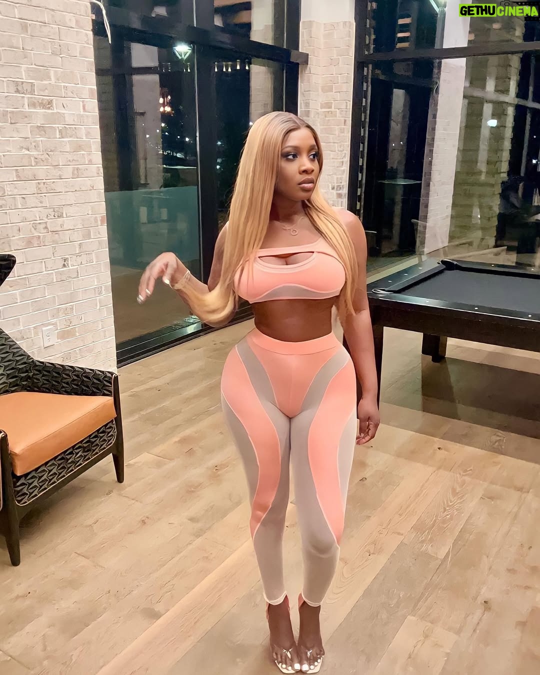 Princess Shingle - 8.1K Likes - “I believe that the most important single thing, beyond discipline and creativity is daring to dare “. 
~ Maya Angelou 
❤️❤️❤️