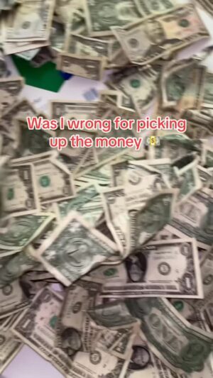 Princess Shingle Instagram - What would you have done if you were in my shoes ? 
The Gambian in me made me pick up all the money 😂😂😆😆